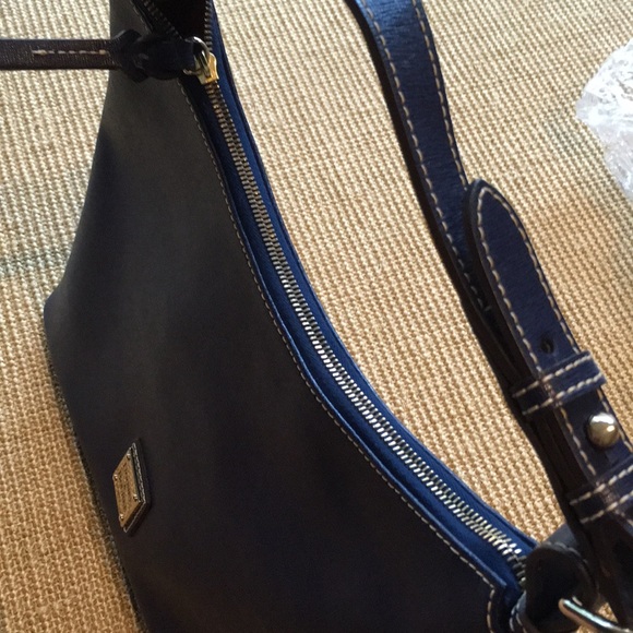 Like new Dooney & Bourke midnight blue purse - Picture 7 of 7